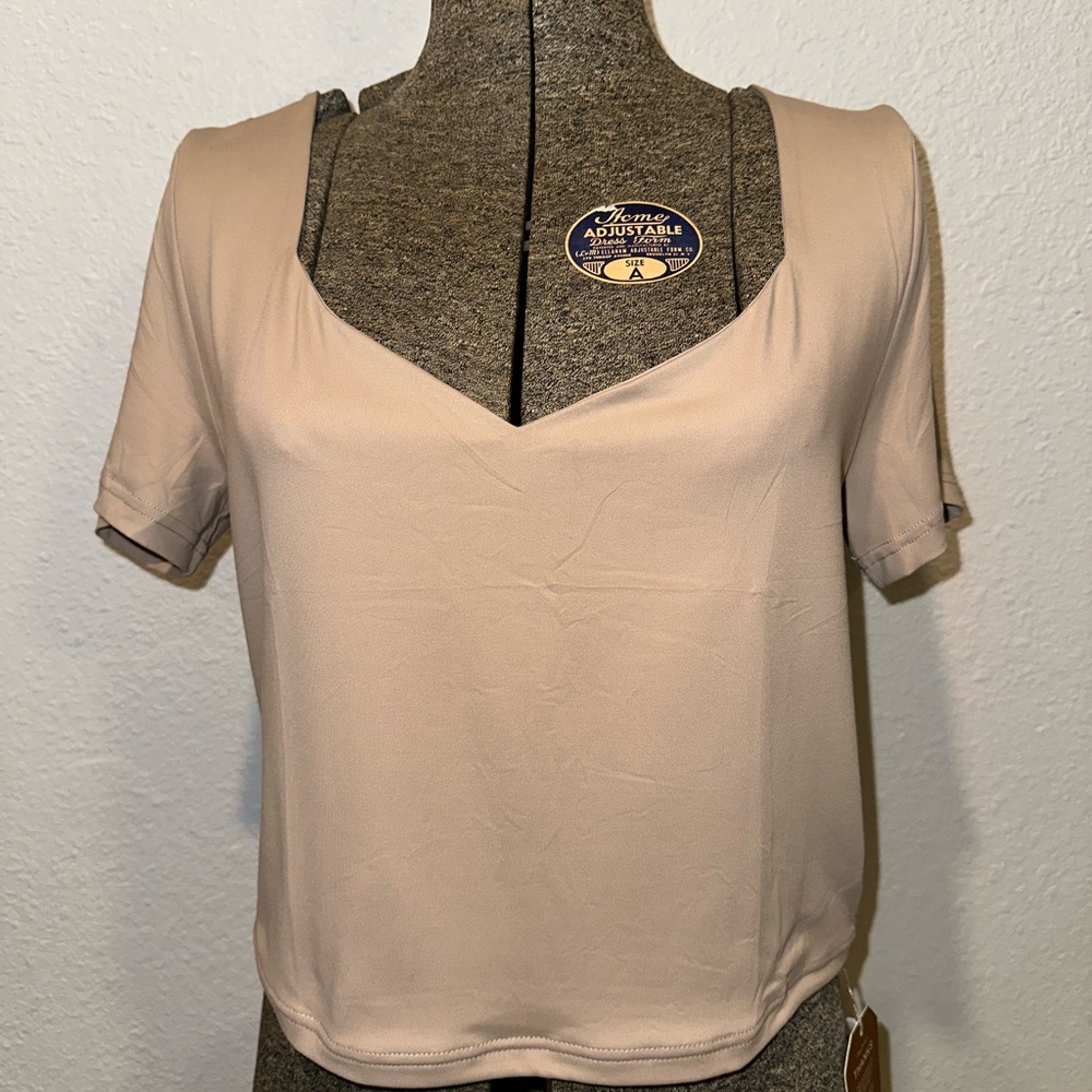 Reoria V-Neck Crop Top – Taupe Beige (XL)